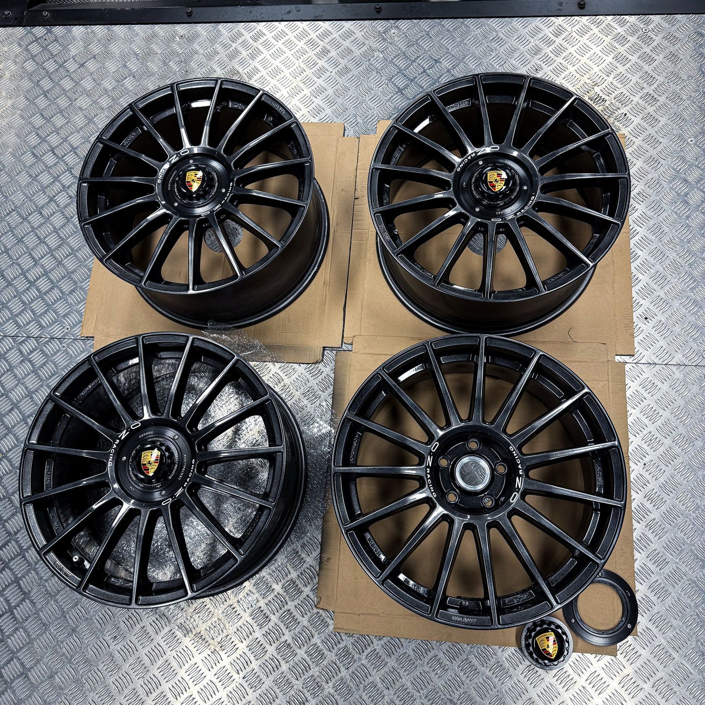 OZ Custom Superturismo Evoluzione Gloss Anthracite 5x112 19″ Set Rims