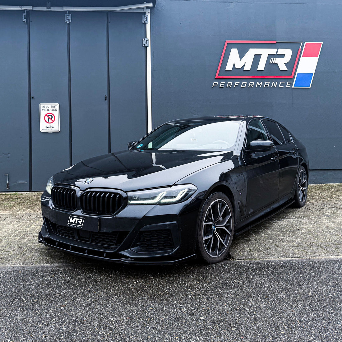 BMW 545e xDrive body kit gemonteerd