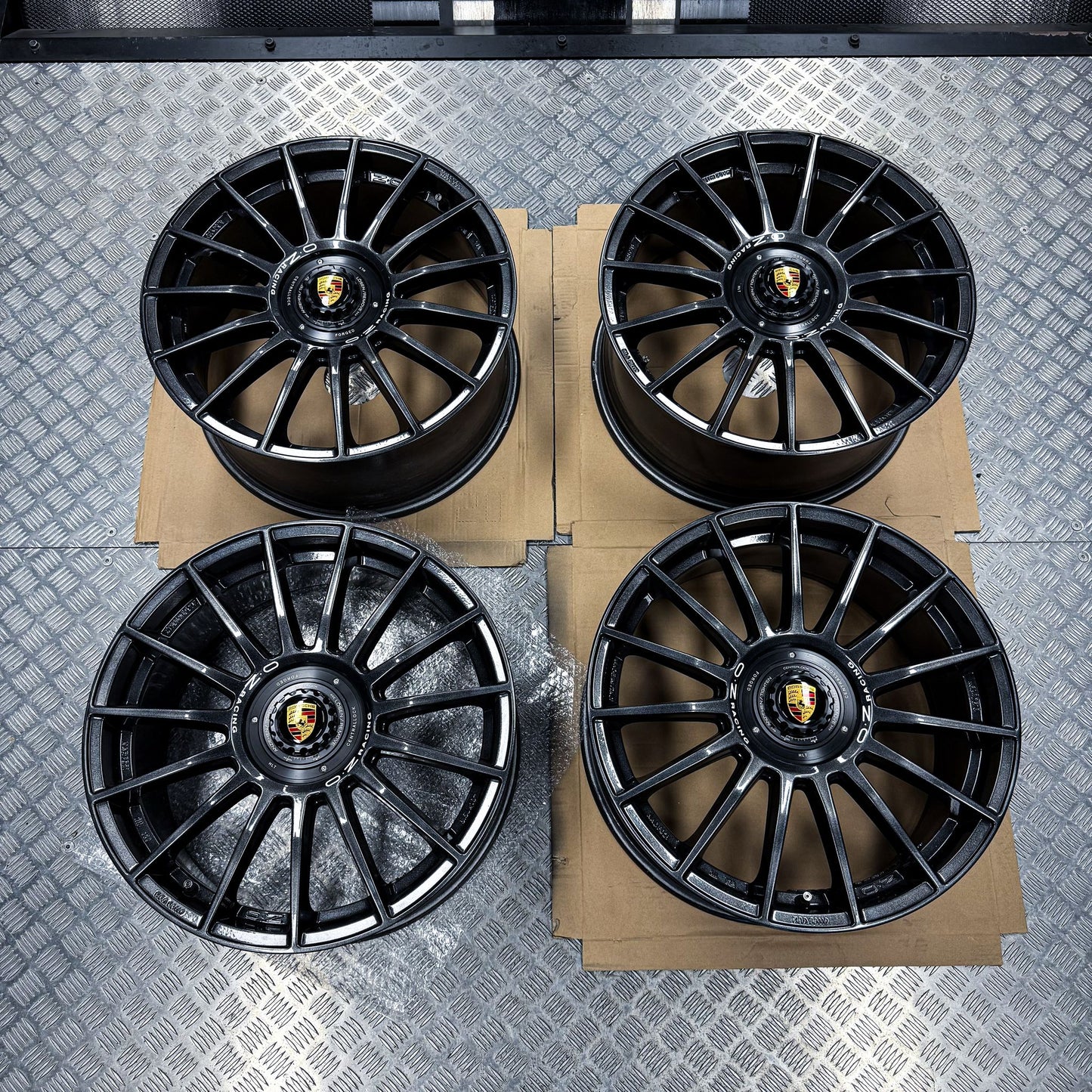 OZ Custom Superturismo Evoluzione Gloss Anthracite 5x112 19″ Felgensatz