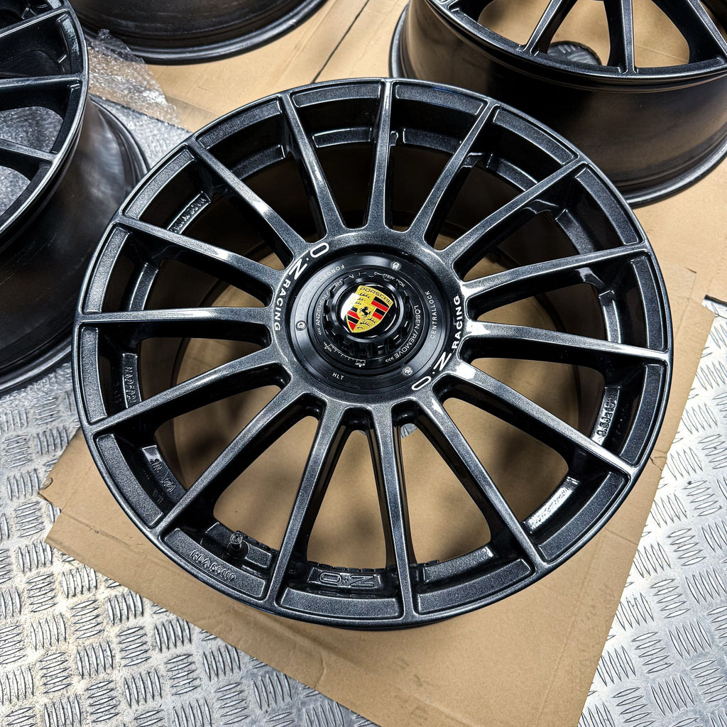 OZ Custom Superturismo Evoluzione Gloss Anthracite 5x112 19″ Set Velgen
