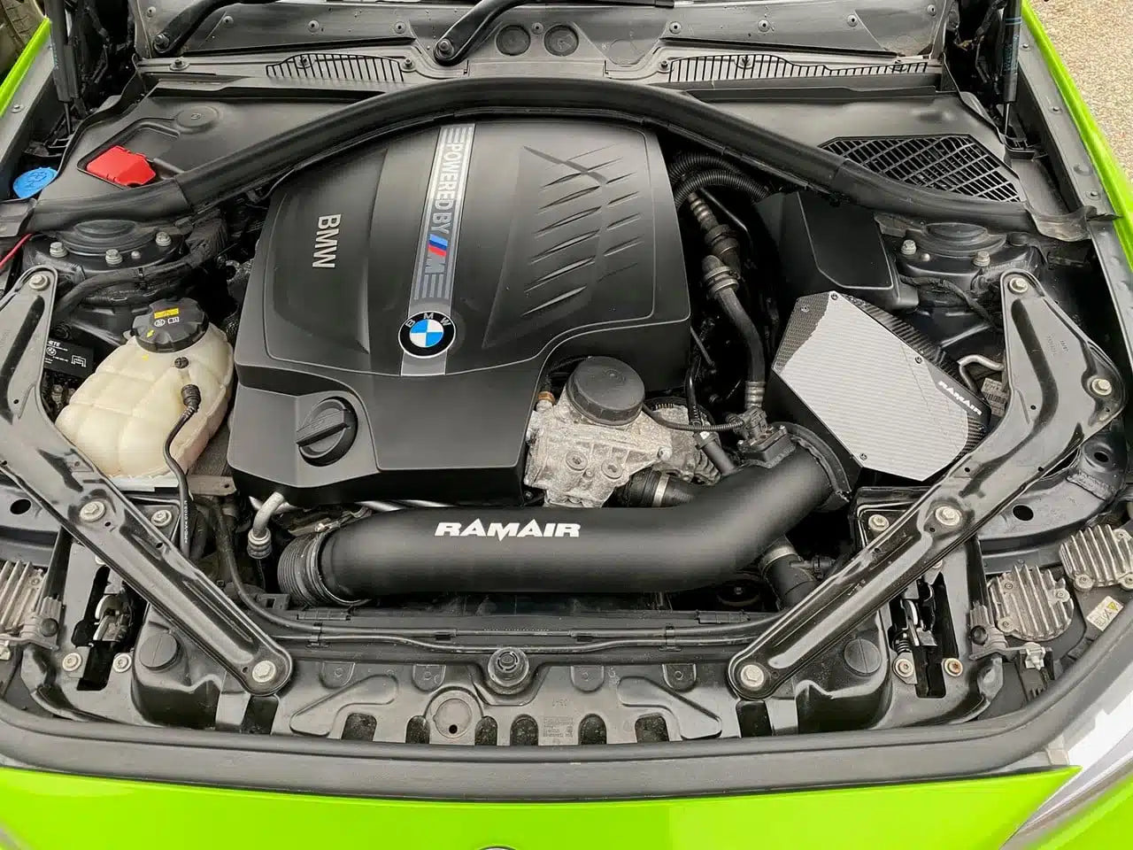 Presa d’aria in carbonio Ramair per BMW M135i, M235i, M2, 335i, 435i F20/F30/F87 ecc.