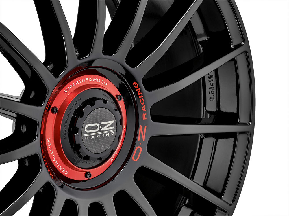 OZ Superturismo Evoluzione Gloss Black 5x112 19″ Satz Felgen